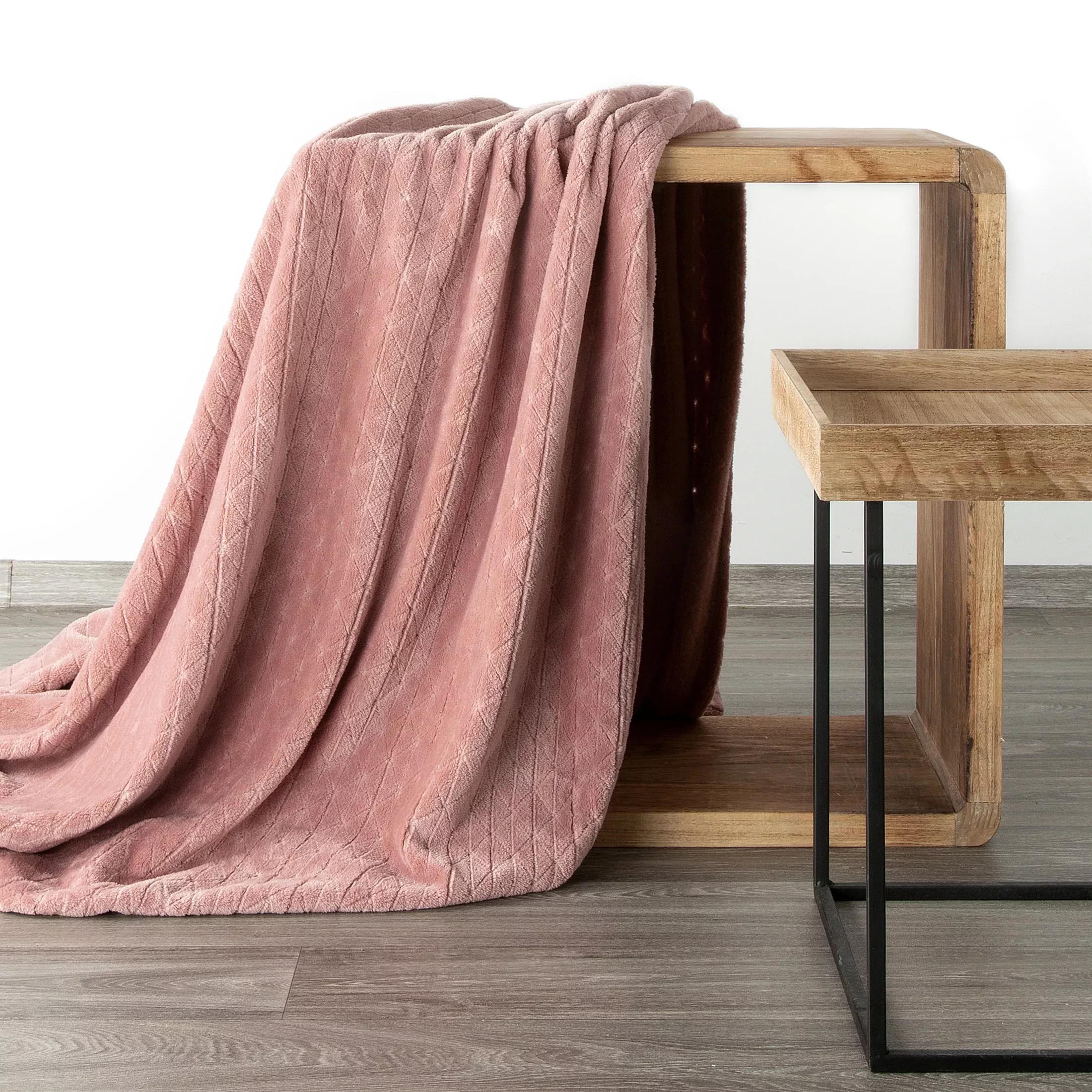 Koc 170x210 cm różowy miękki w dotyku z wytłaczanym wzorem CINDY 4 Design 91