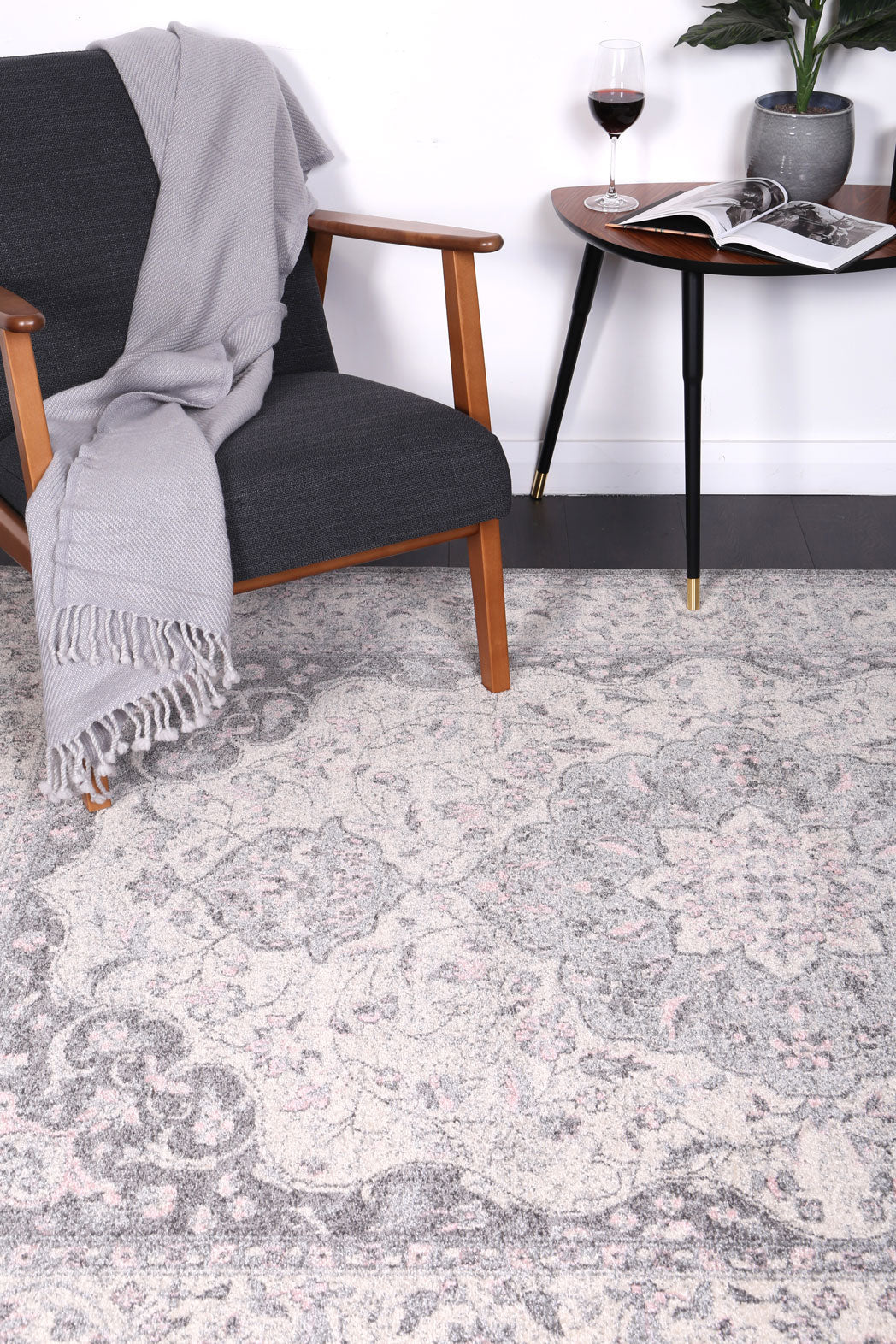 Exquisite Traditional Grey Rug