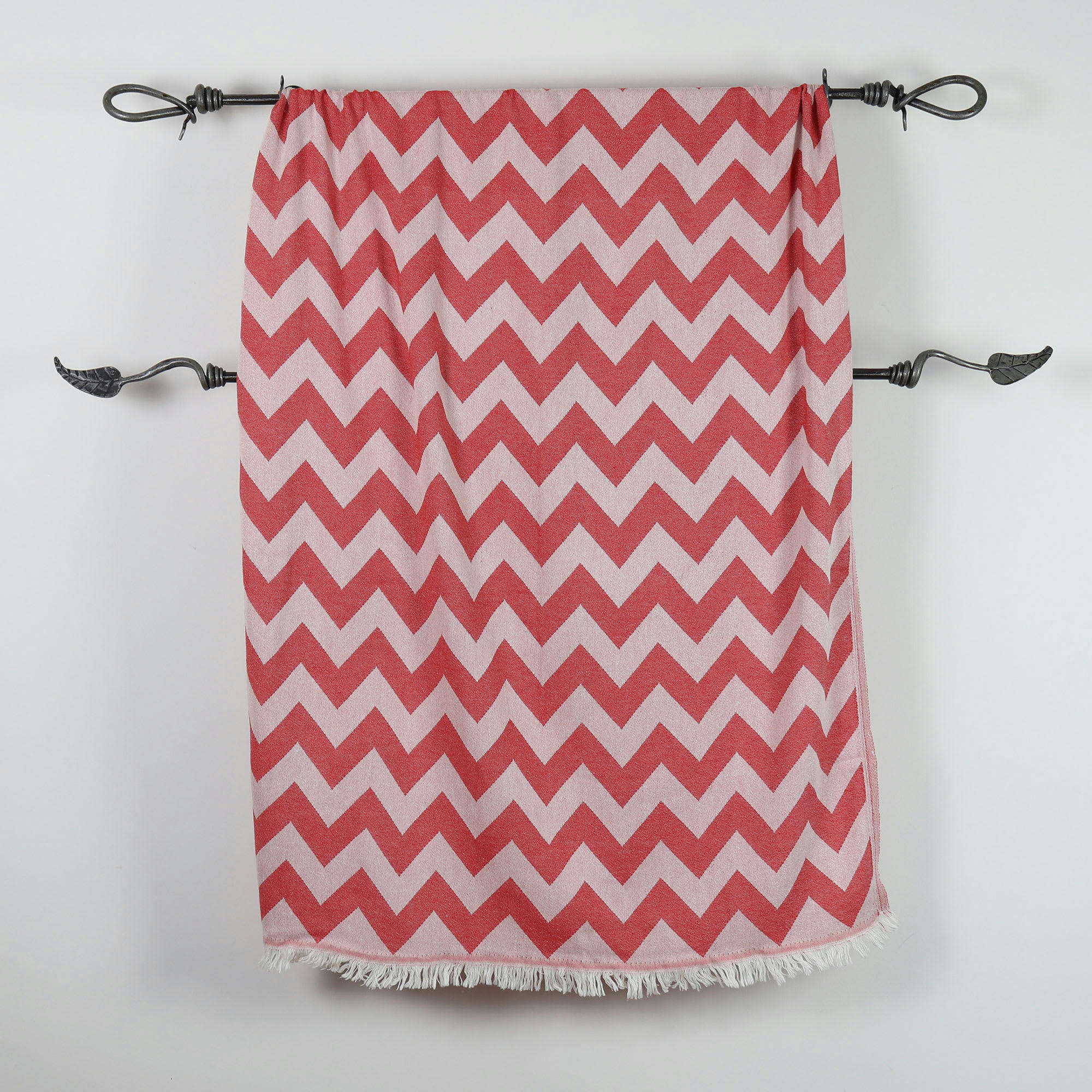 - Fouta zig-zag rouge 100% coton avec franges 95x170cm