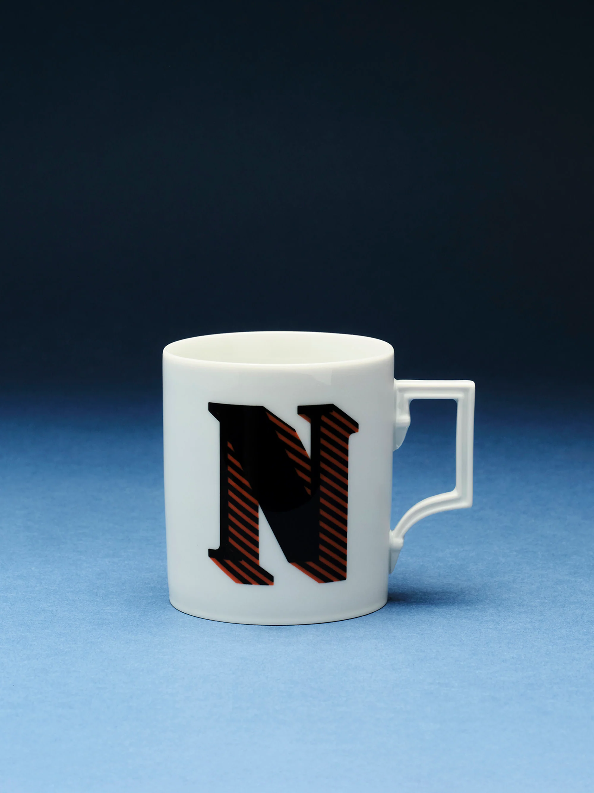 Westwing x MEISSEN, Handgefertigte Tasse Initials mit Dekor-Motiv