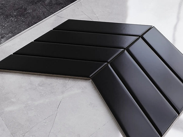 Mosaïque en céramique sur filet pour salle de bain ou cuisine 31.6cm x 21.5cm - Giant Black Chevron