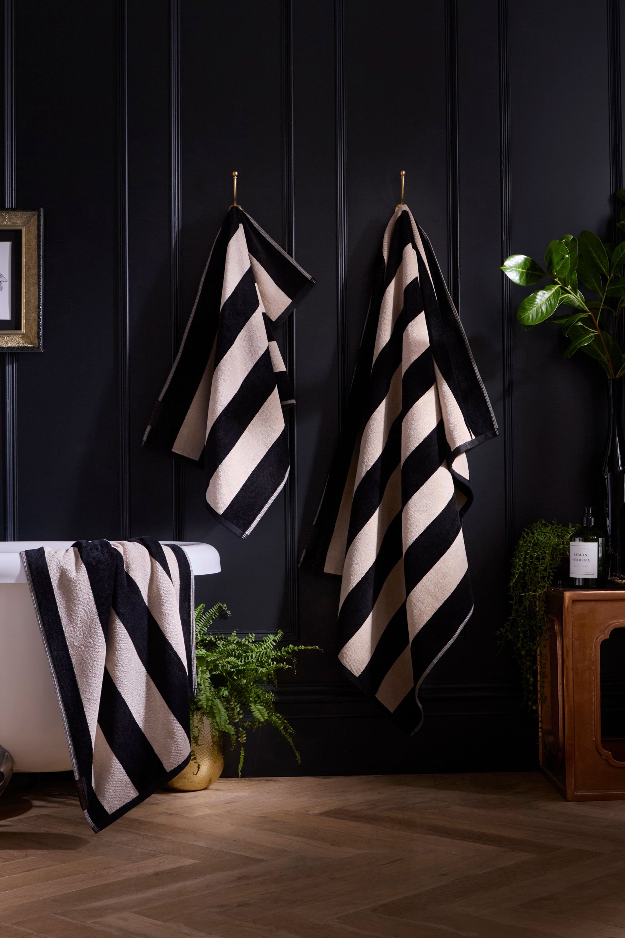 Laurence Llewelyn-Bowen Festivo Stripe' 100% Cotton Towel