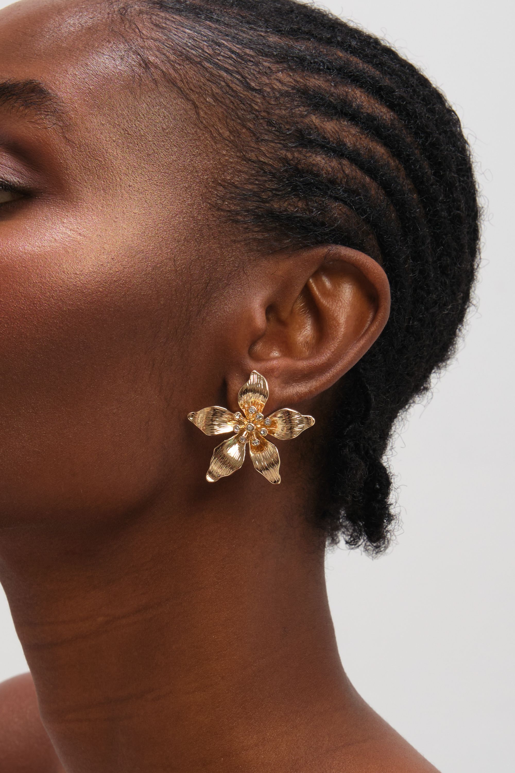 Mood Gold Polished Statement Floral Earrings