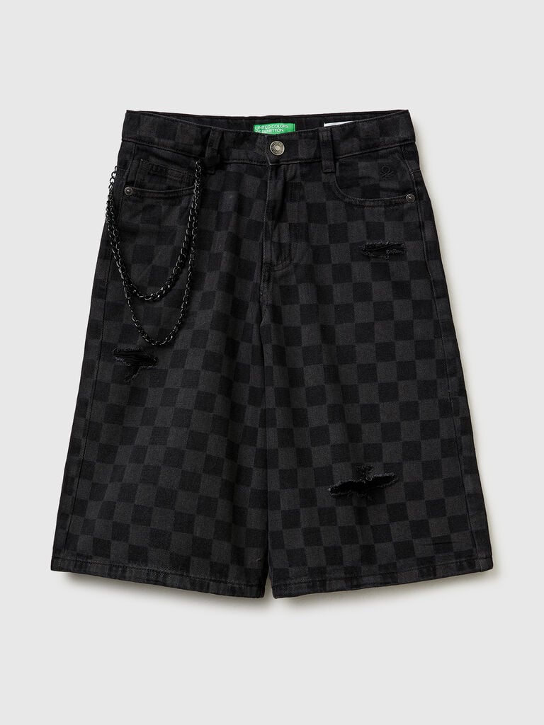 3/4 jeans with chain