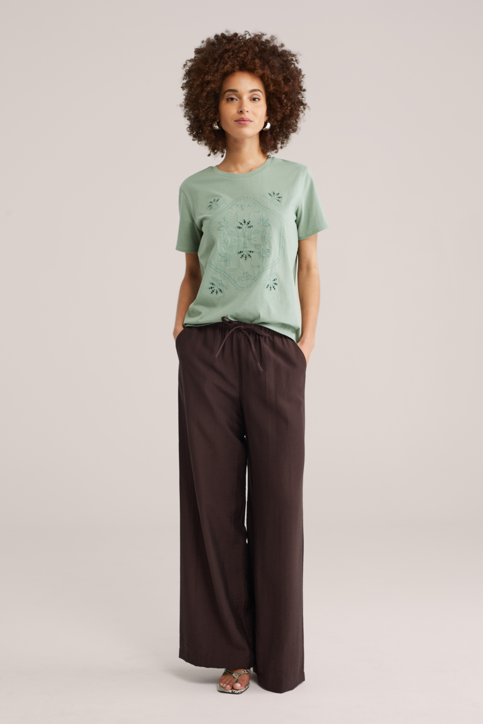 Dames T-shirt met embroideries