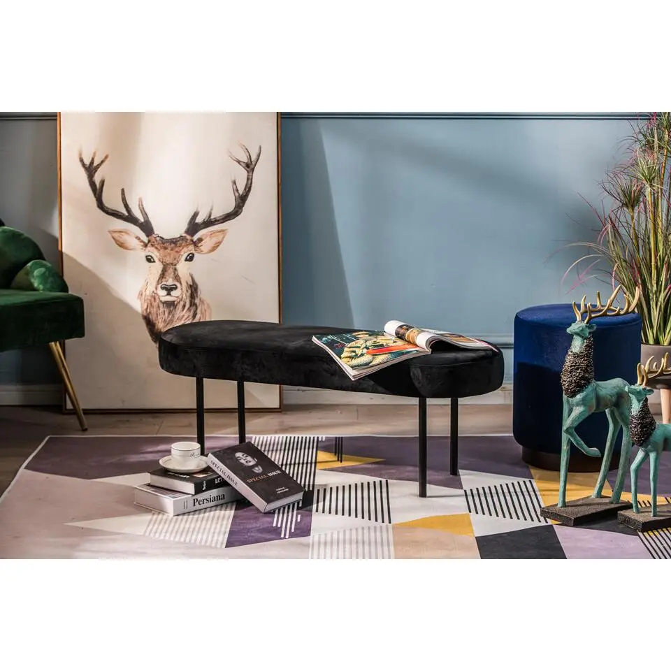 Metalen bank met zwarte fluwelen bekleding