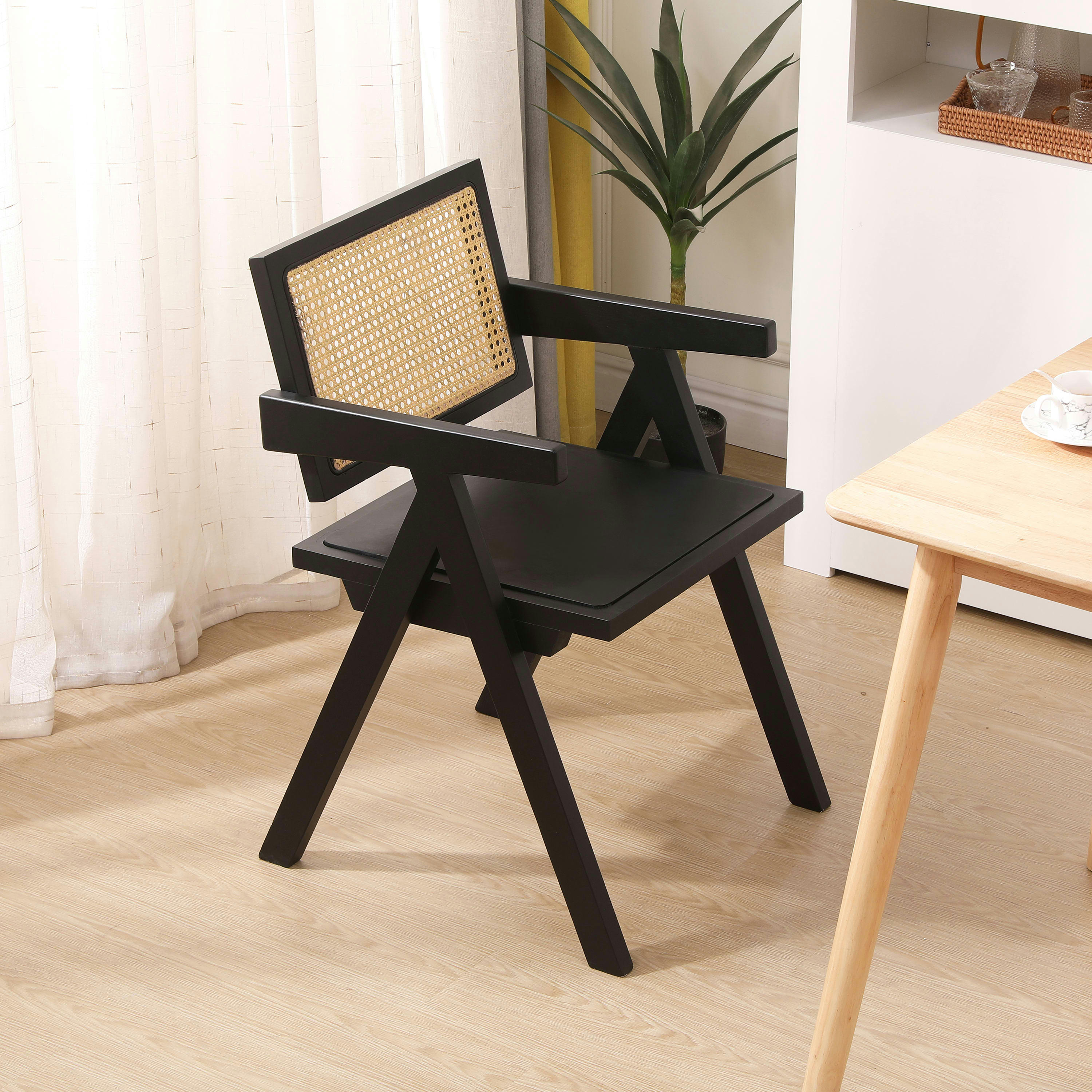 - Fauteuil de table en bois et cannage noir