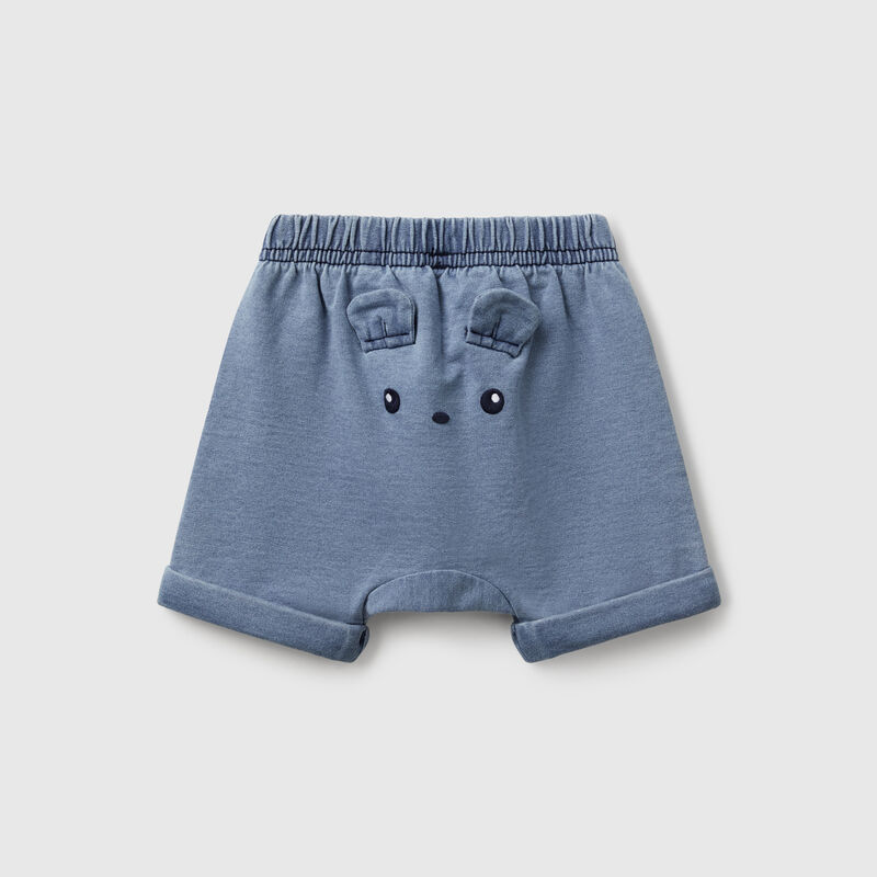 Shorts with patch in denim look sweat