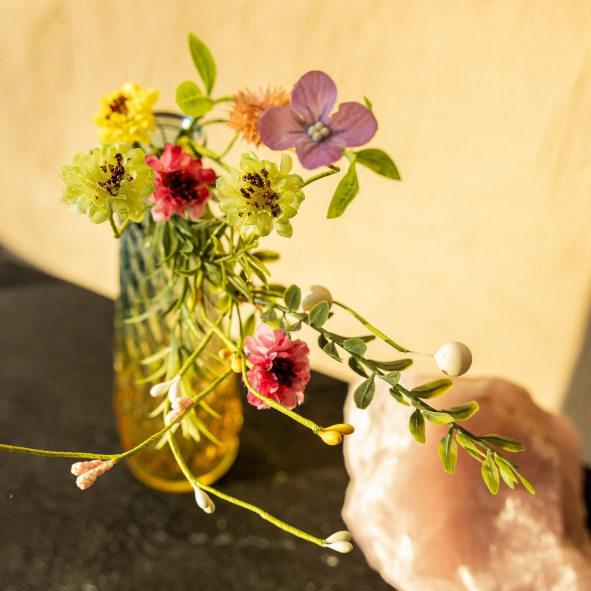 Gałązka sztuczna FLOS z kolorowymi kwiatkami 45 cm