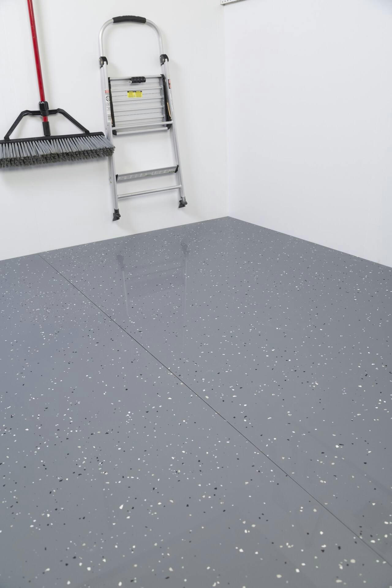 Rust-Oleum® RockSolid Garage Floor Coating Kit