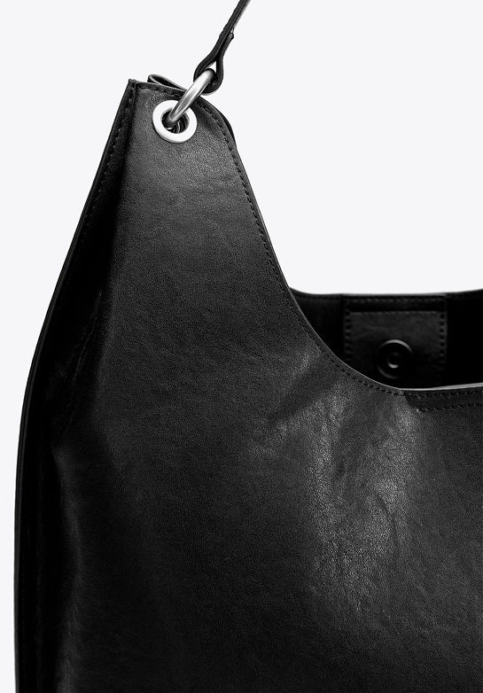 Shopperka ze skóry naturalnej z subtelnymi detalami czarna