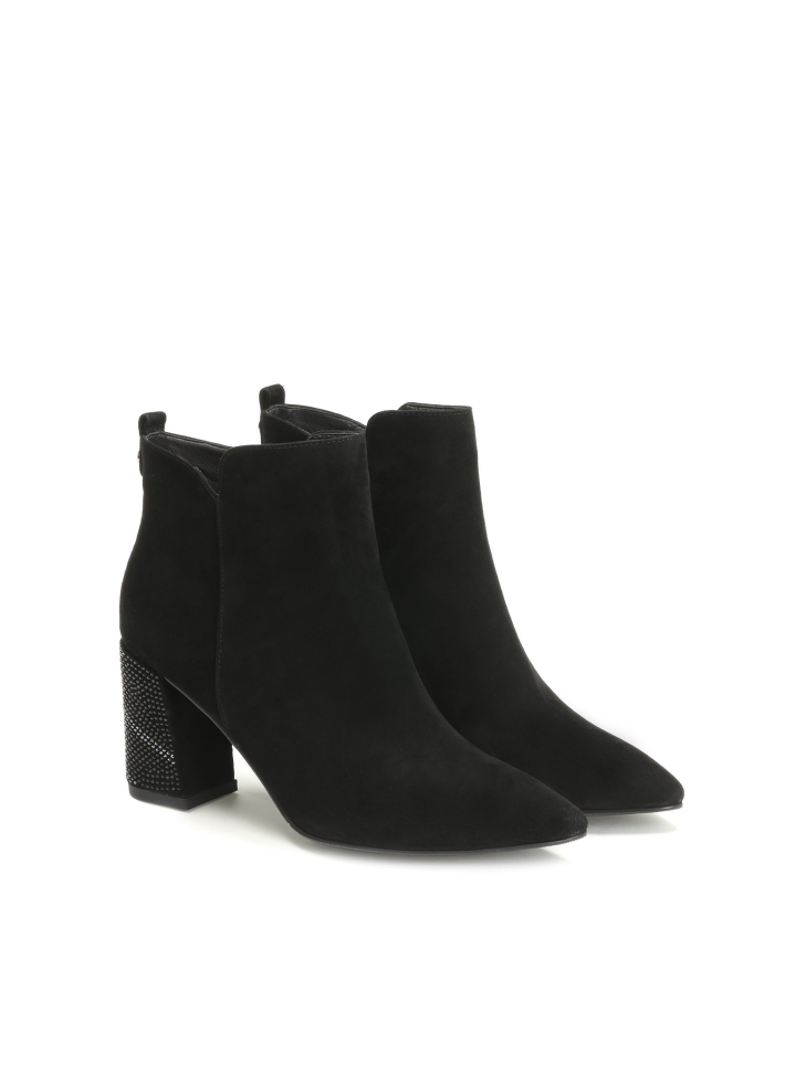 Ladies’ black boots