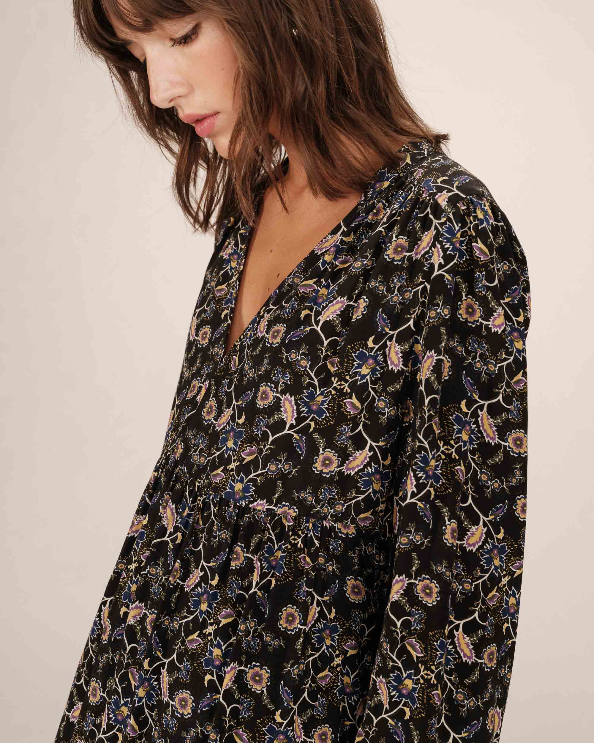 Robe courte a fleurs noir Sirius