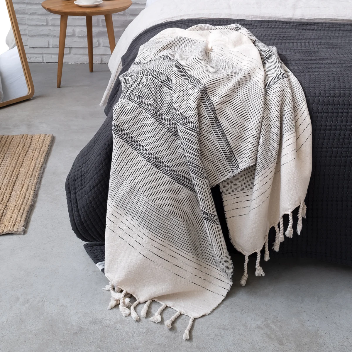 HANA - Stitches Decke, 130 x 170 cm, natur / grau