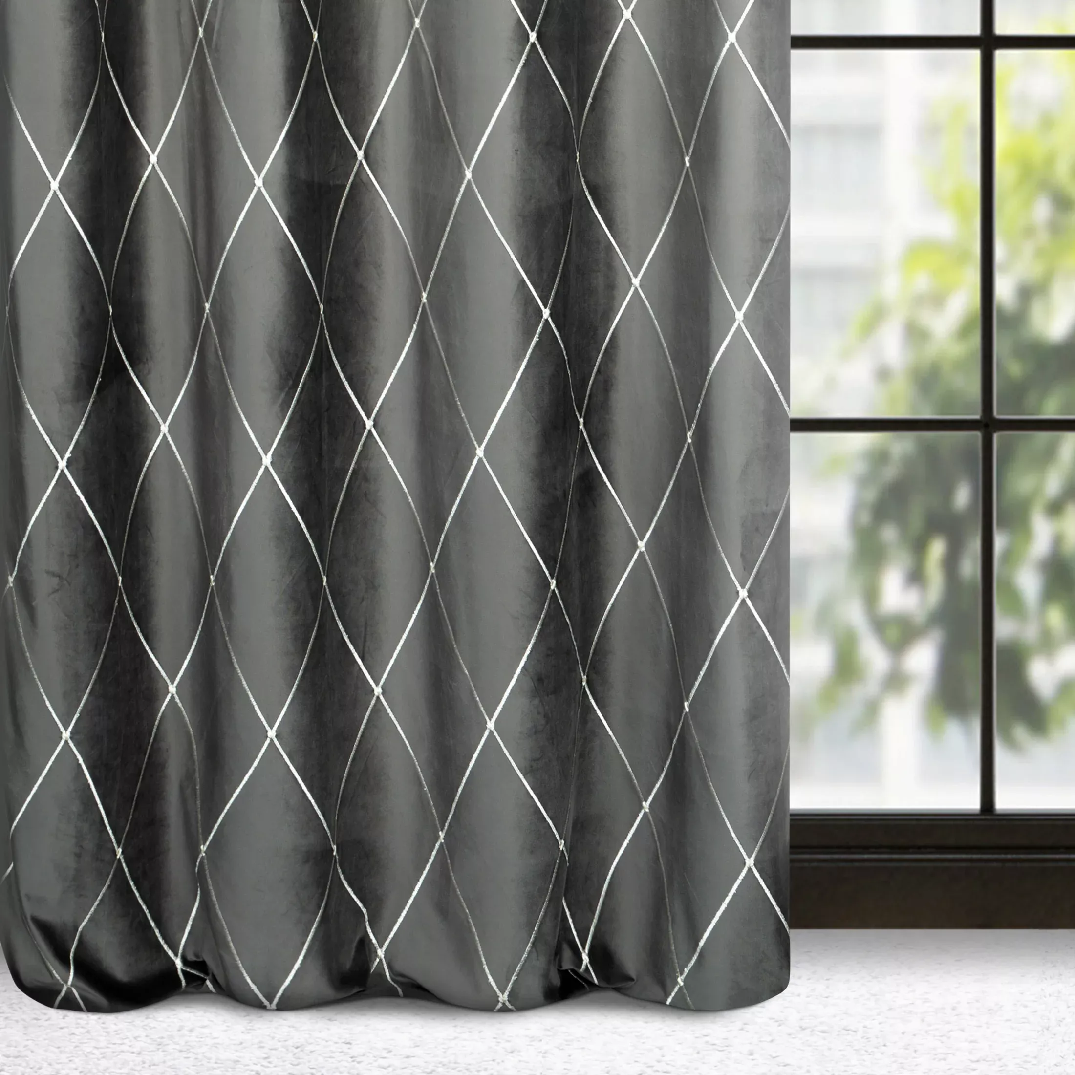 Zasłona welwetowa szaro, srebrna haftowana w duże karo 140x250 cm przelotka - MARGO - Pierre Cardin