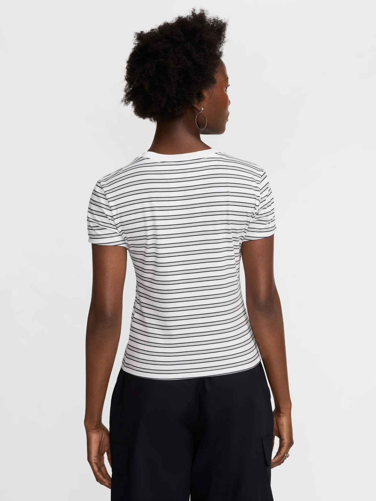 Nike Sportswear Chill Knit Tee