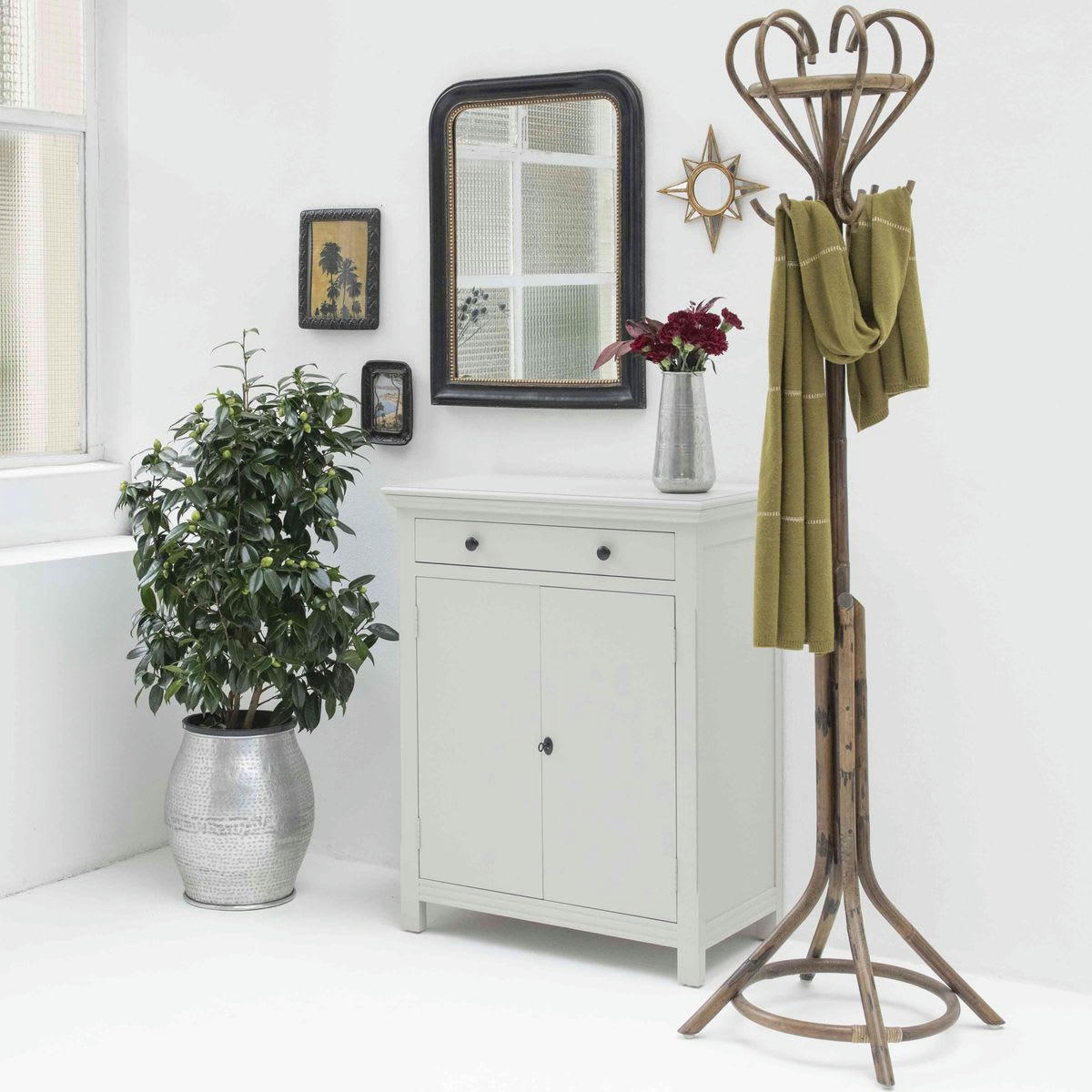 - Porte manteau perroquet en rotin