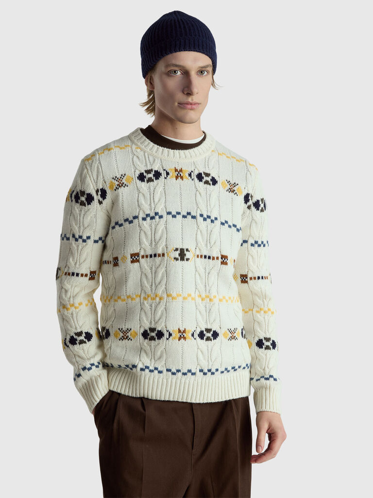 Sweater with geometric jacquard pattern