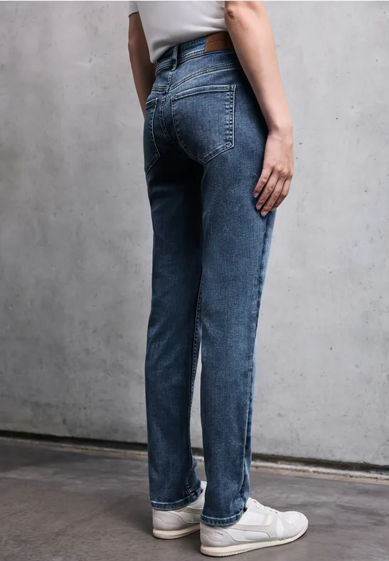 Jeans mit Destroyed Details