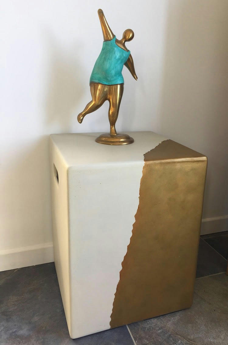 CUBE OR - Bout de canapé béton blanc et or