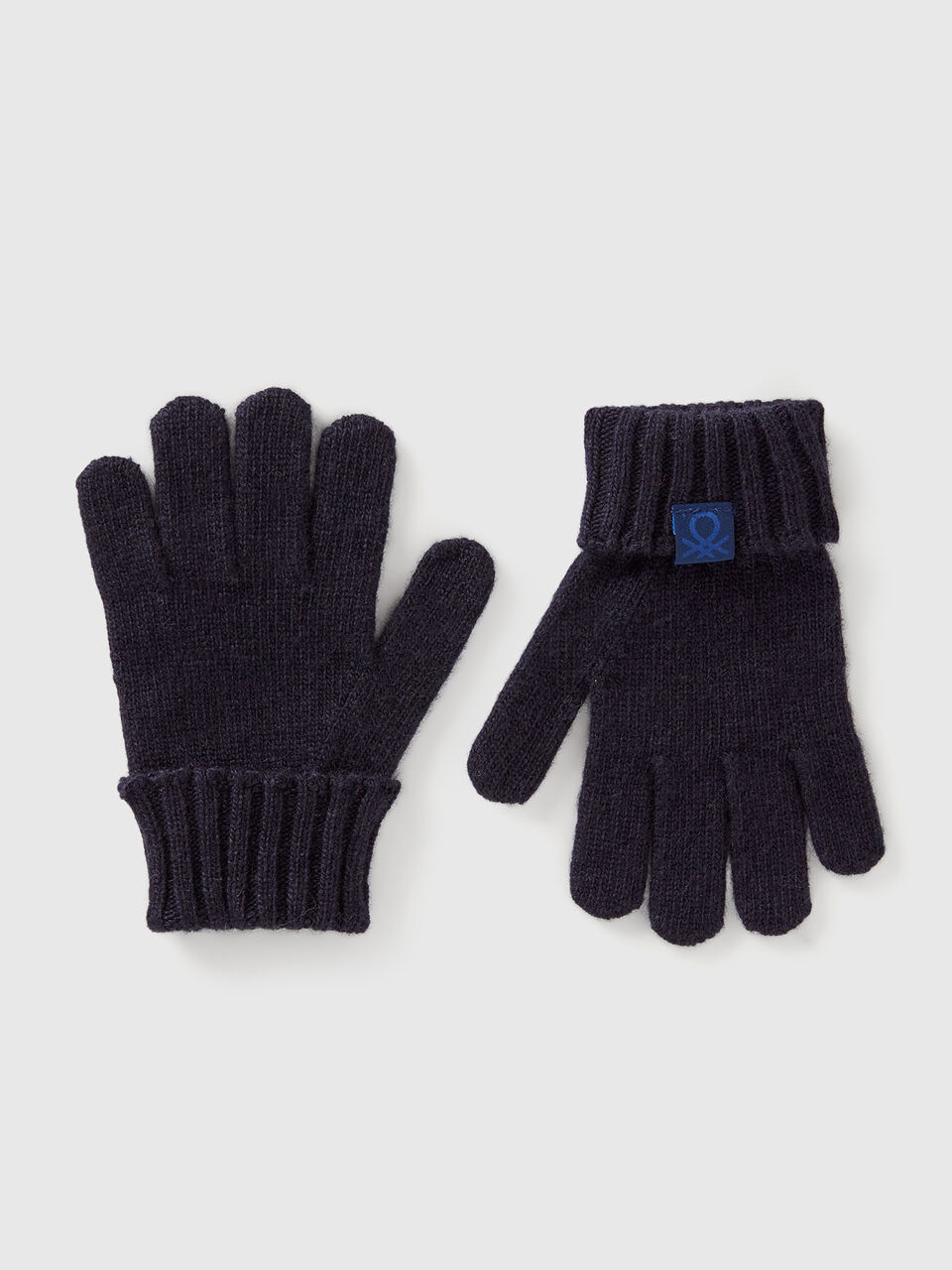 Gloves in viscose and wool blend