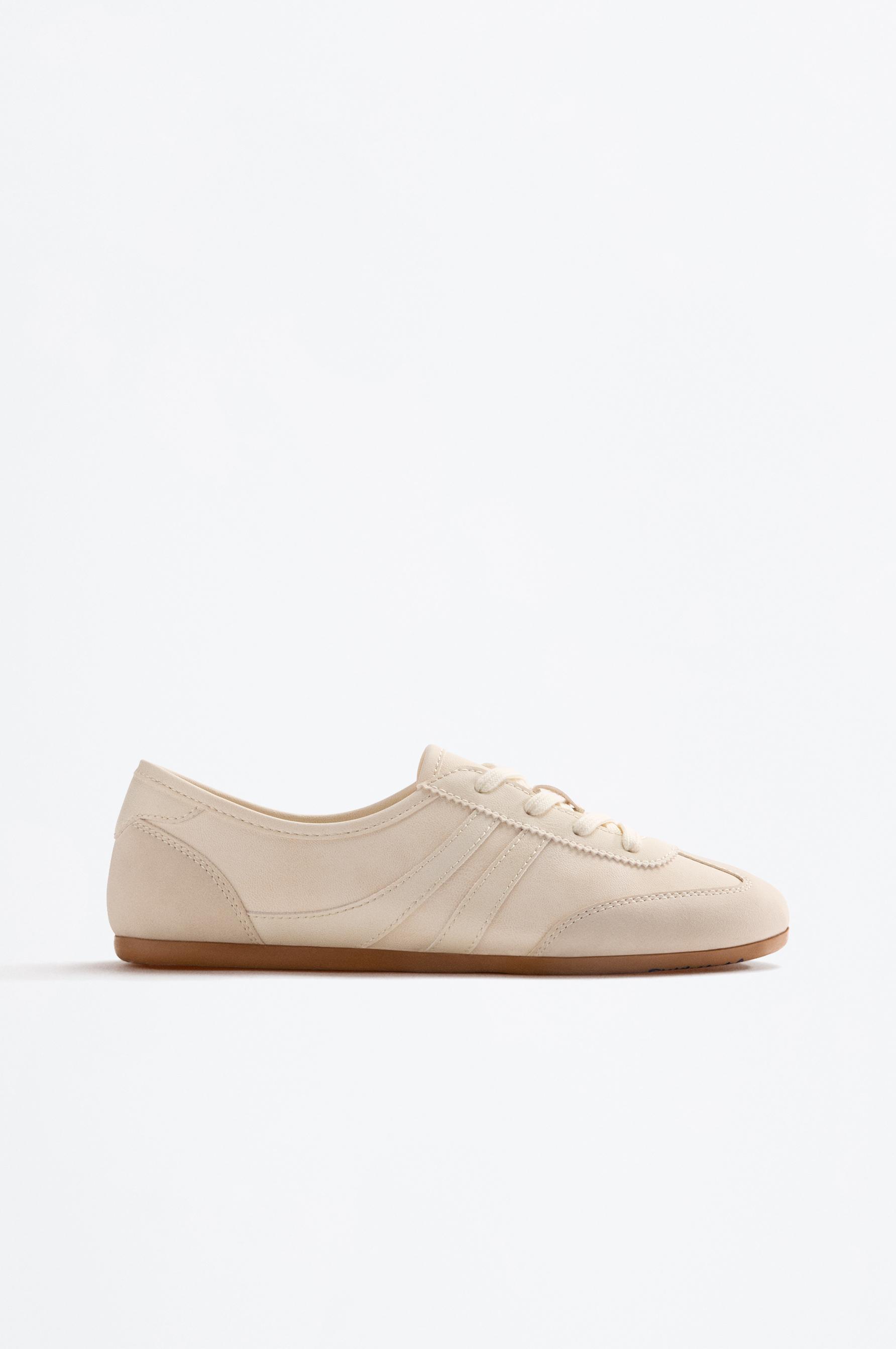 ZAPATILLA DETALLE LATERAL