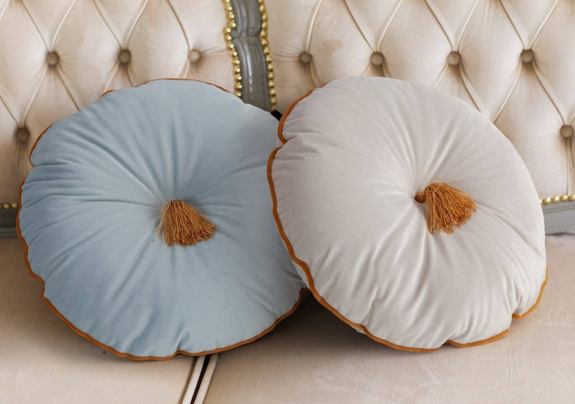 Okrągła poduszka Velvet miętowa 40 cm z pomponem