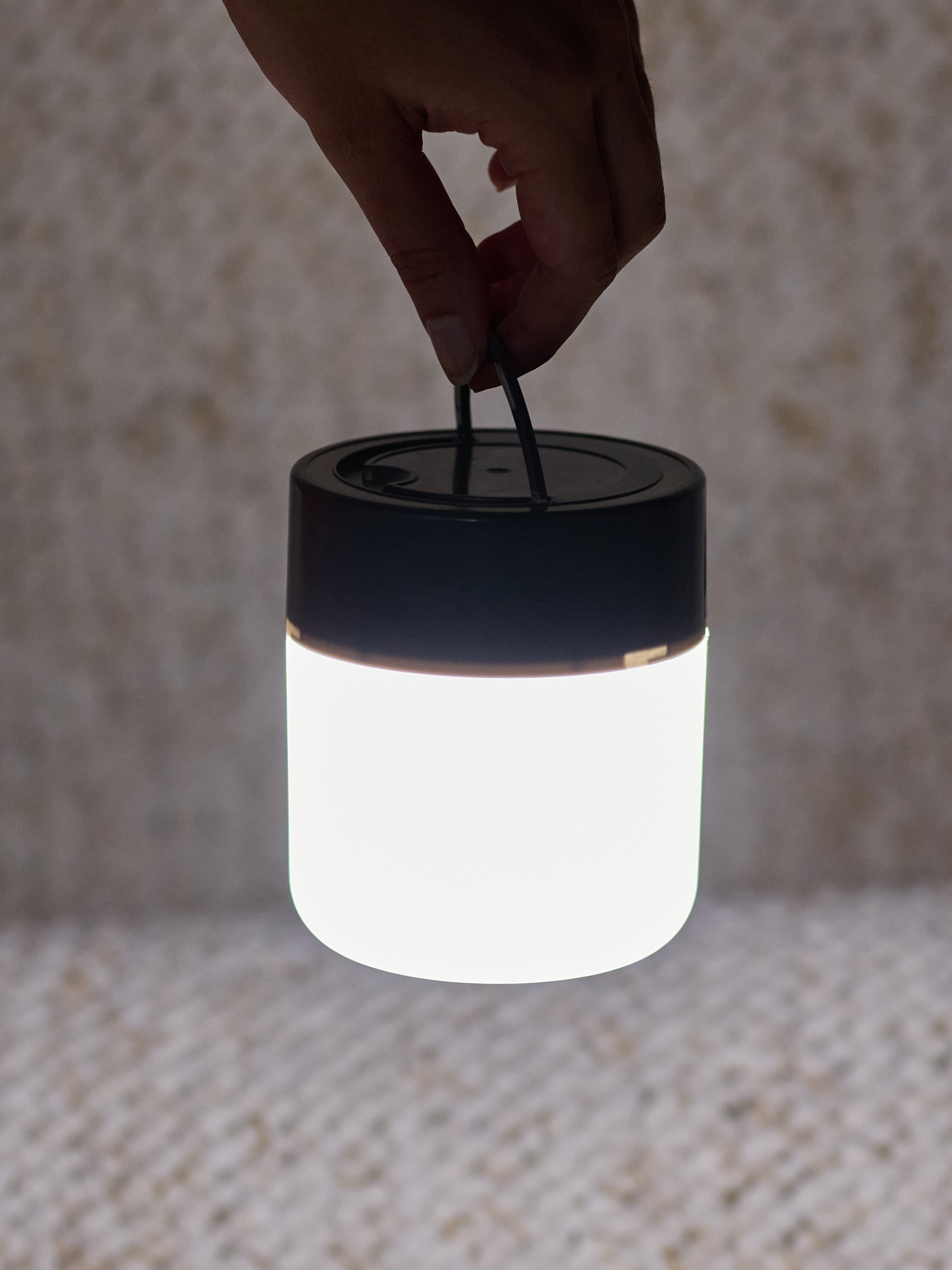 Przenośna lampka LED z uchwytem