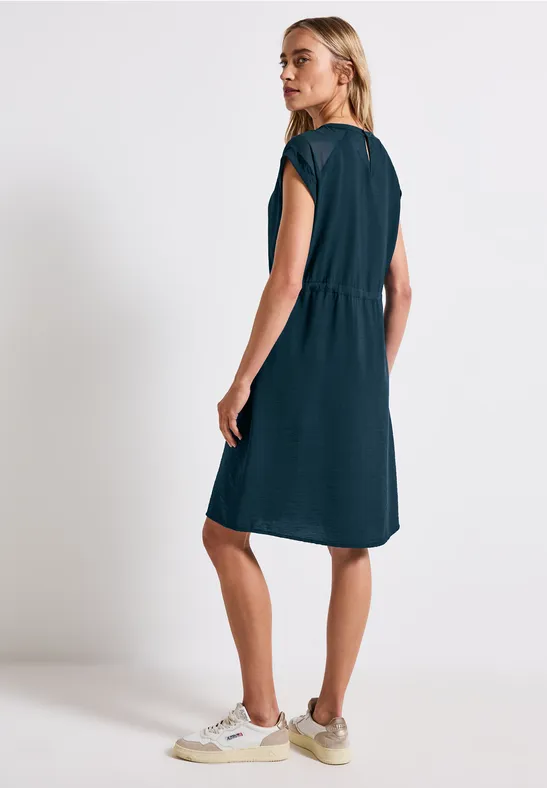 Kleid mit Mesh-Details