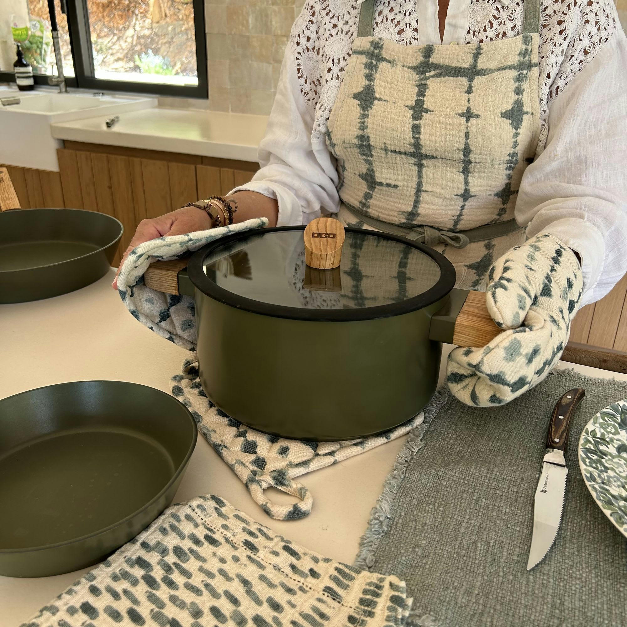 PAOLO - Ensemble de cuisine avec tablier, torchons et maniques céladon