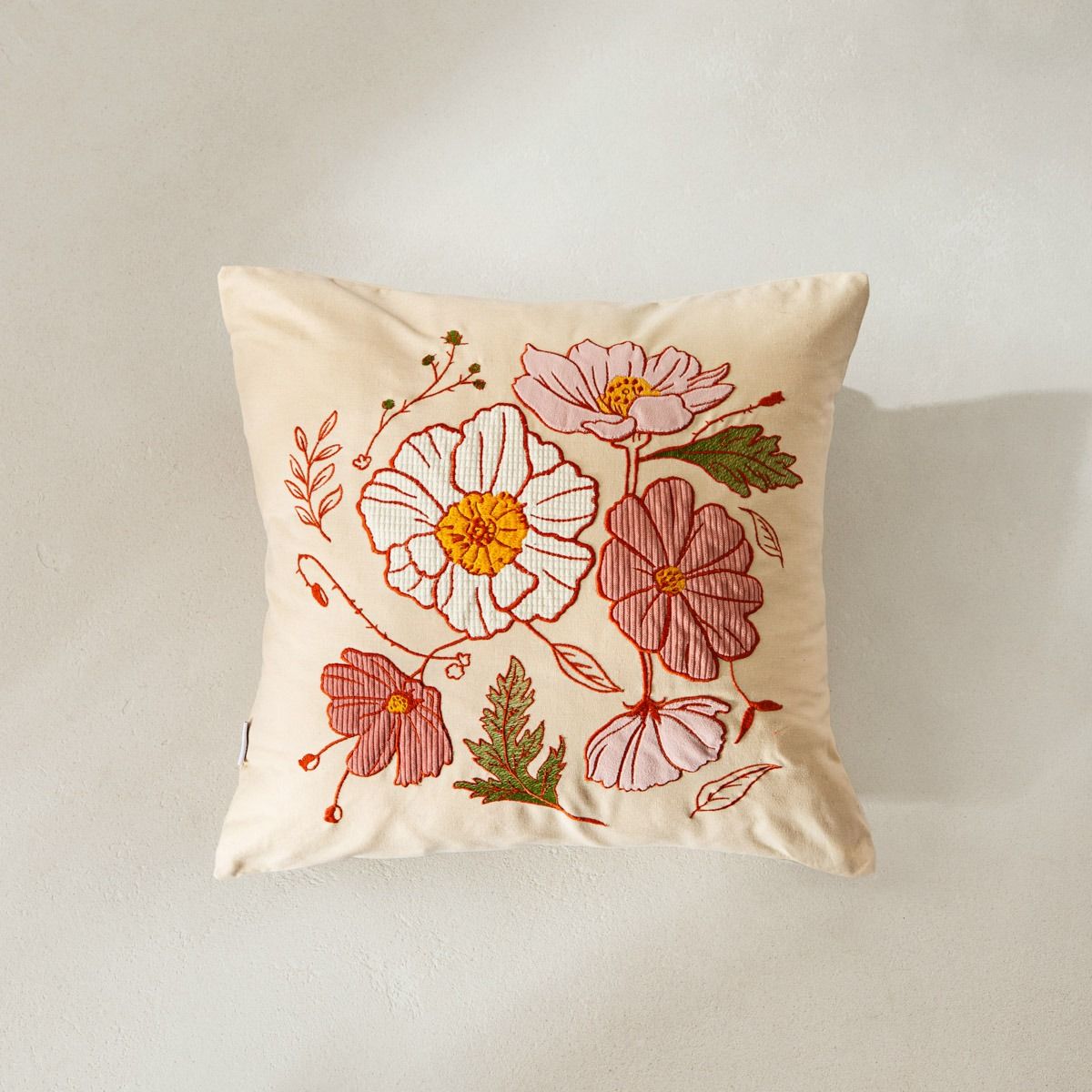 Poszewka KABIR z dodatkiem lnu w strukturalne kwiaty 45x45cm