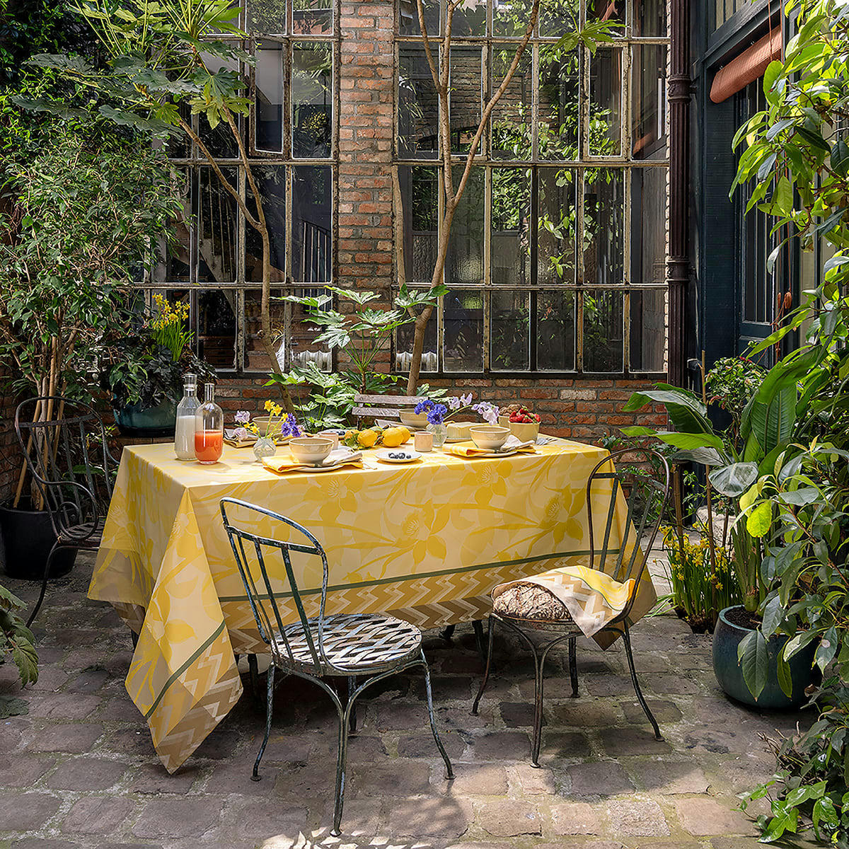 LA VIE EN VOSGES - Nappe en coton soleil 175 x 175