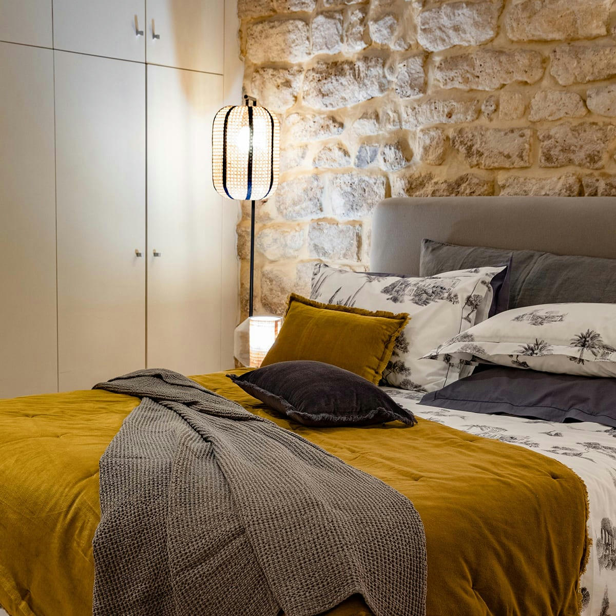 NEST - Lampadaire en canage naturel