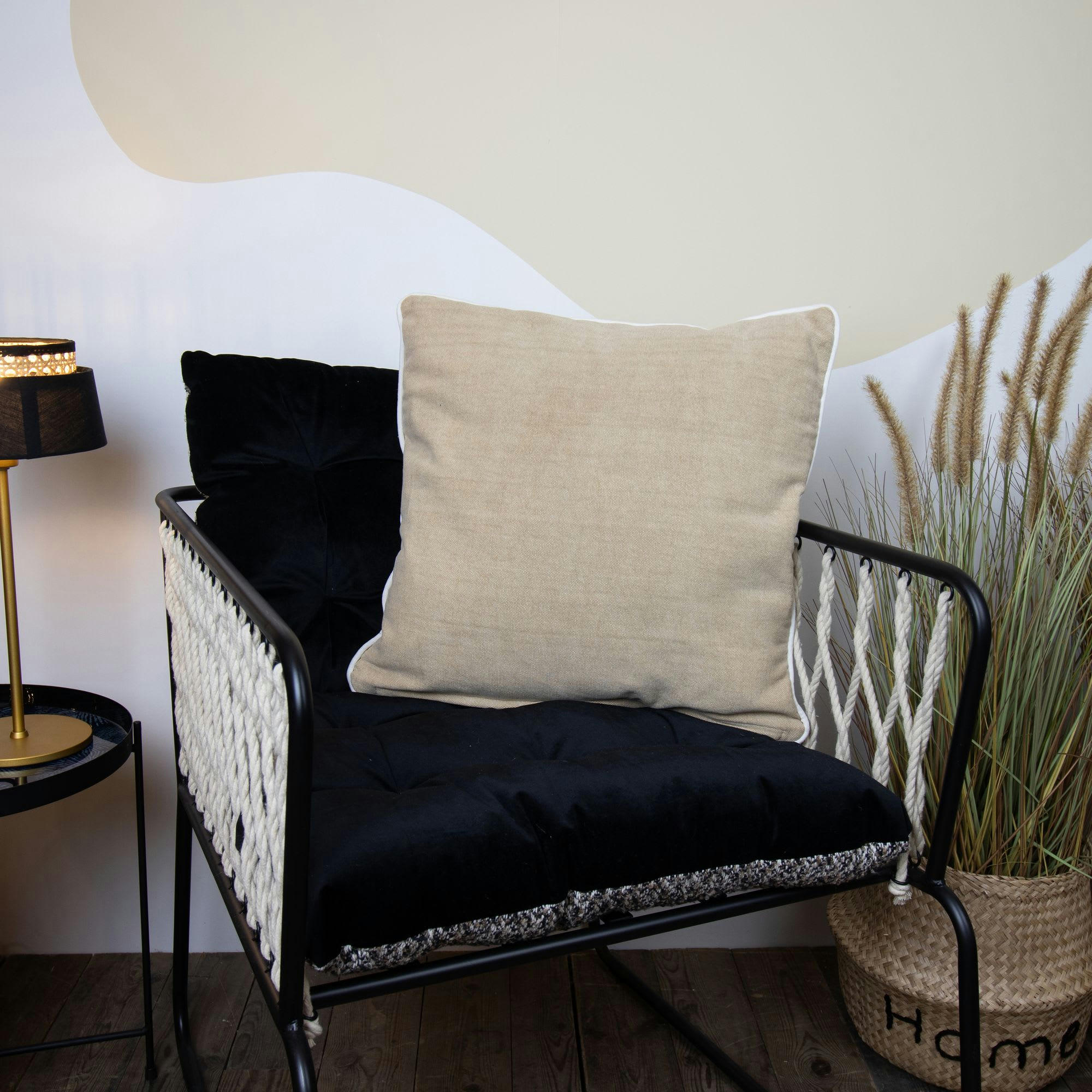 TAJE - Coussin en coton lavé beige carré 45cm