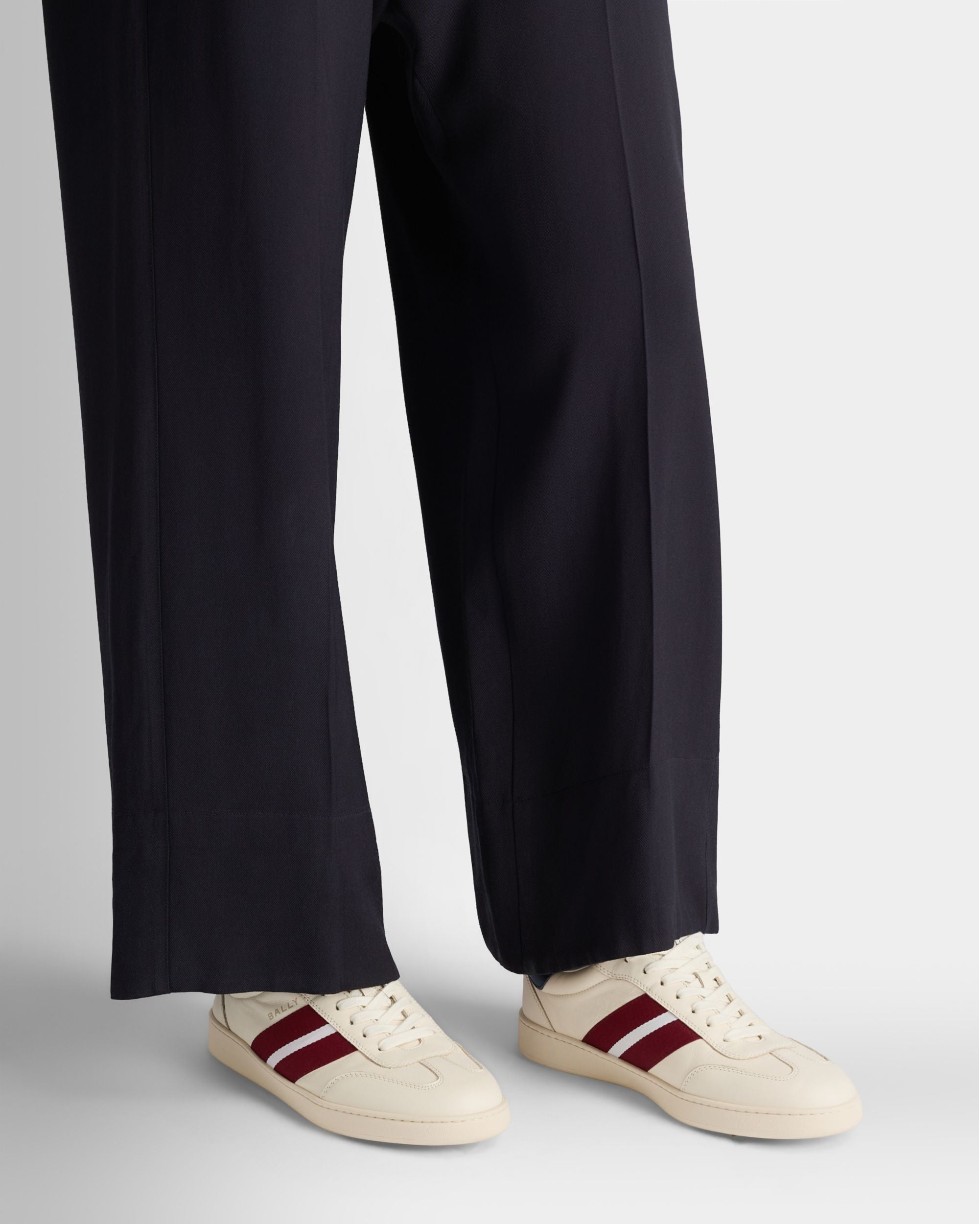 Retro Crest Sneaker aus Leder in Weiß