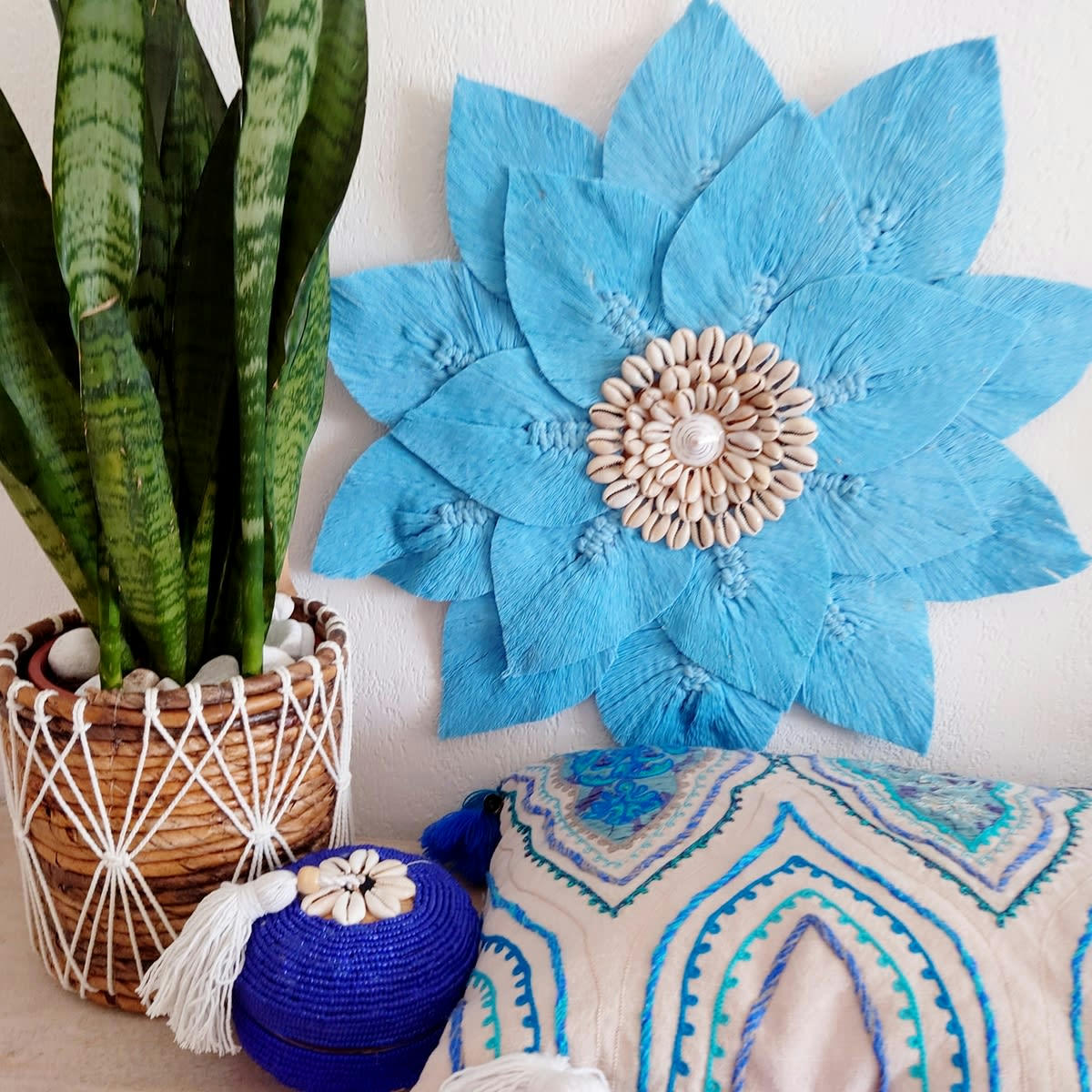 ELINA - Décoration murale en fibres naturelles et coquillages, bleu D40 cm