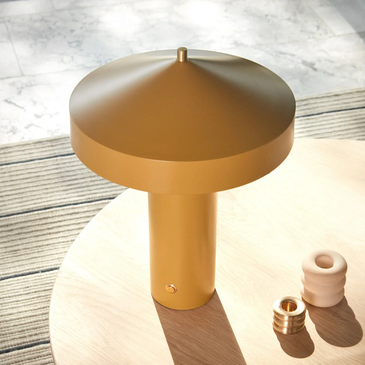 OYOY - Hatto Tischleuchte, safran matt