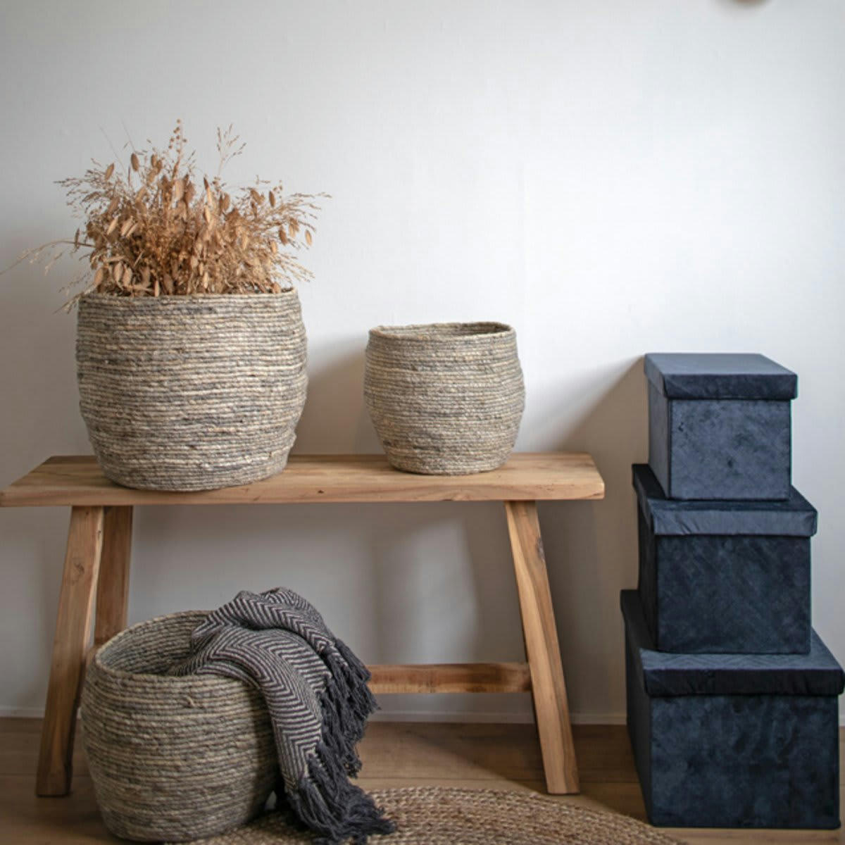 TYRON - Banc moderne en bois teck recyclé