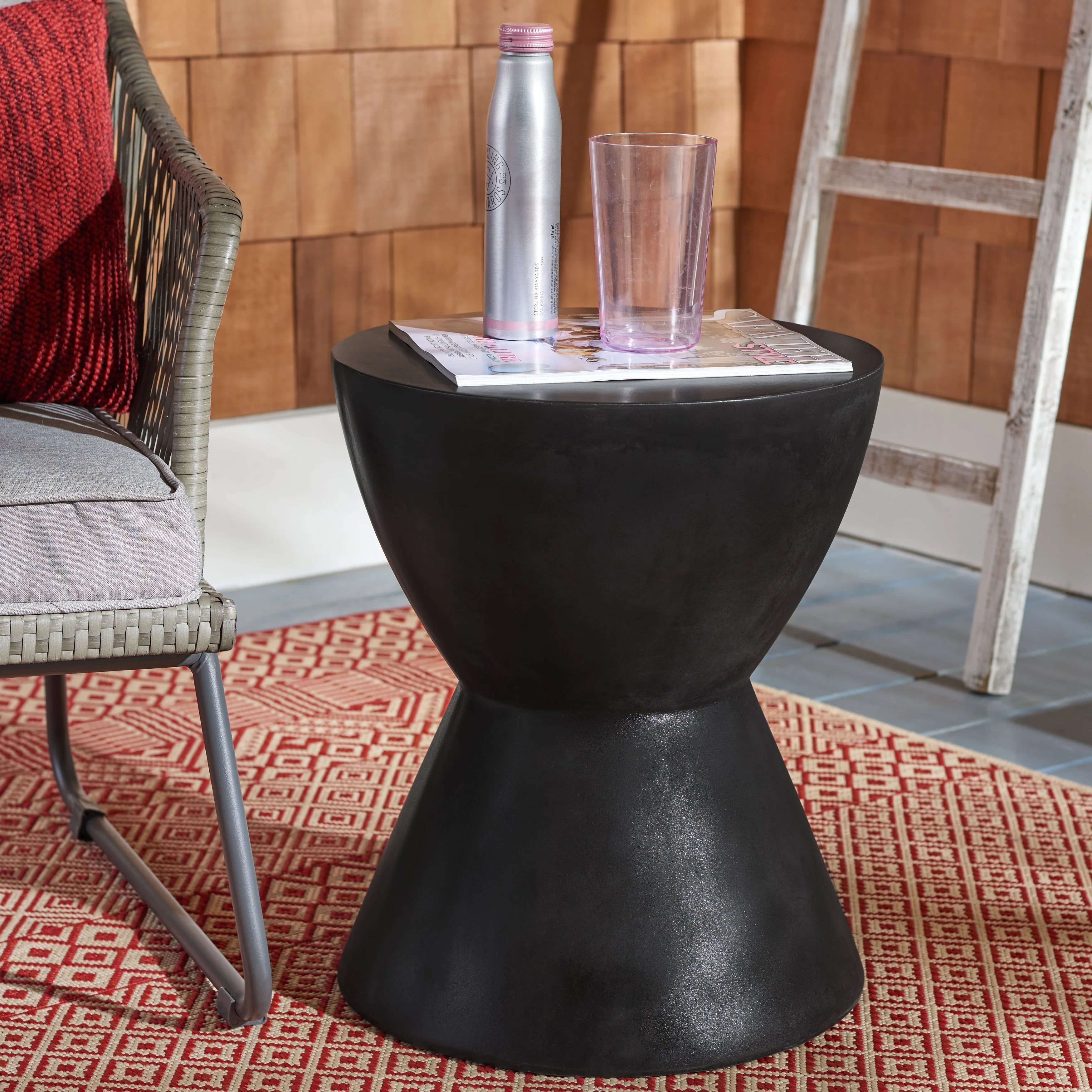SAFAVIEH Elektra Indoor/ Outdoor Modern Black Concrete Round Accent Table - 14.9 W x 14.9 L x 17.7 H - 15Wx15Dx18H