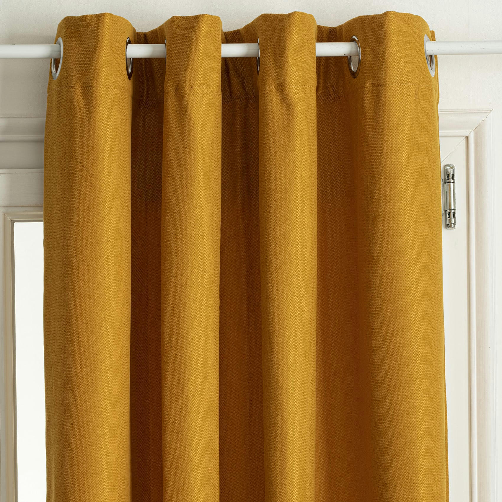 - Rideau thermique et isolant uni polyester jaune ocre 140x260 cm