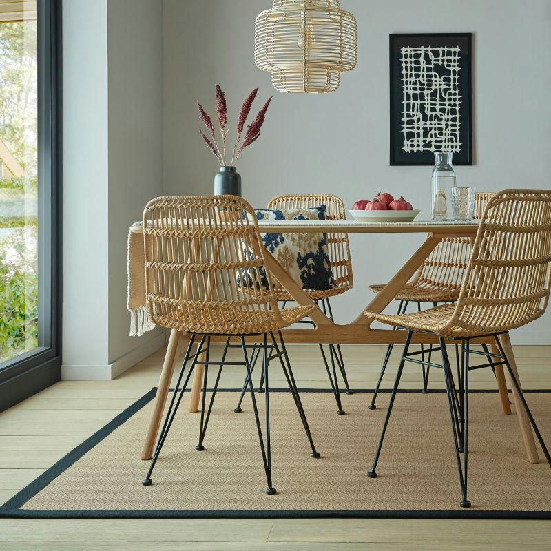 KIRA - Tapis en jute beige avec bords noirs Herringbone 120 x 170