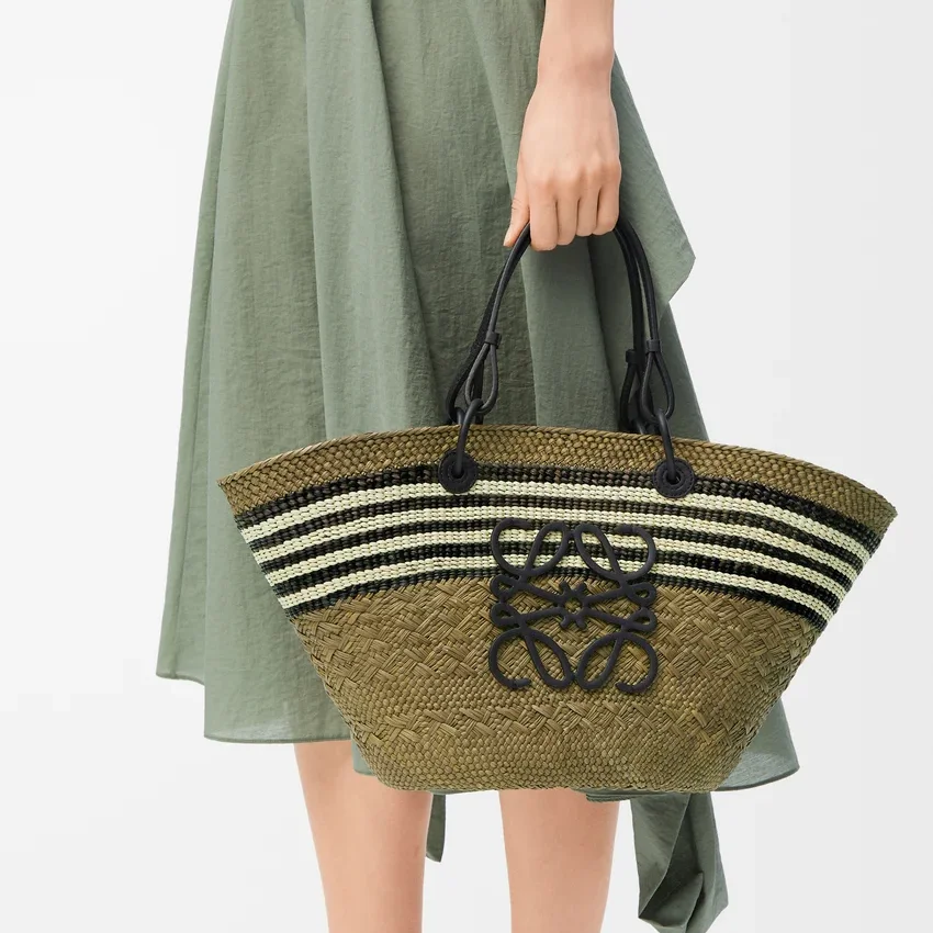 Loewe Anagram basket in iraca palm and calfskin (7A regular version)