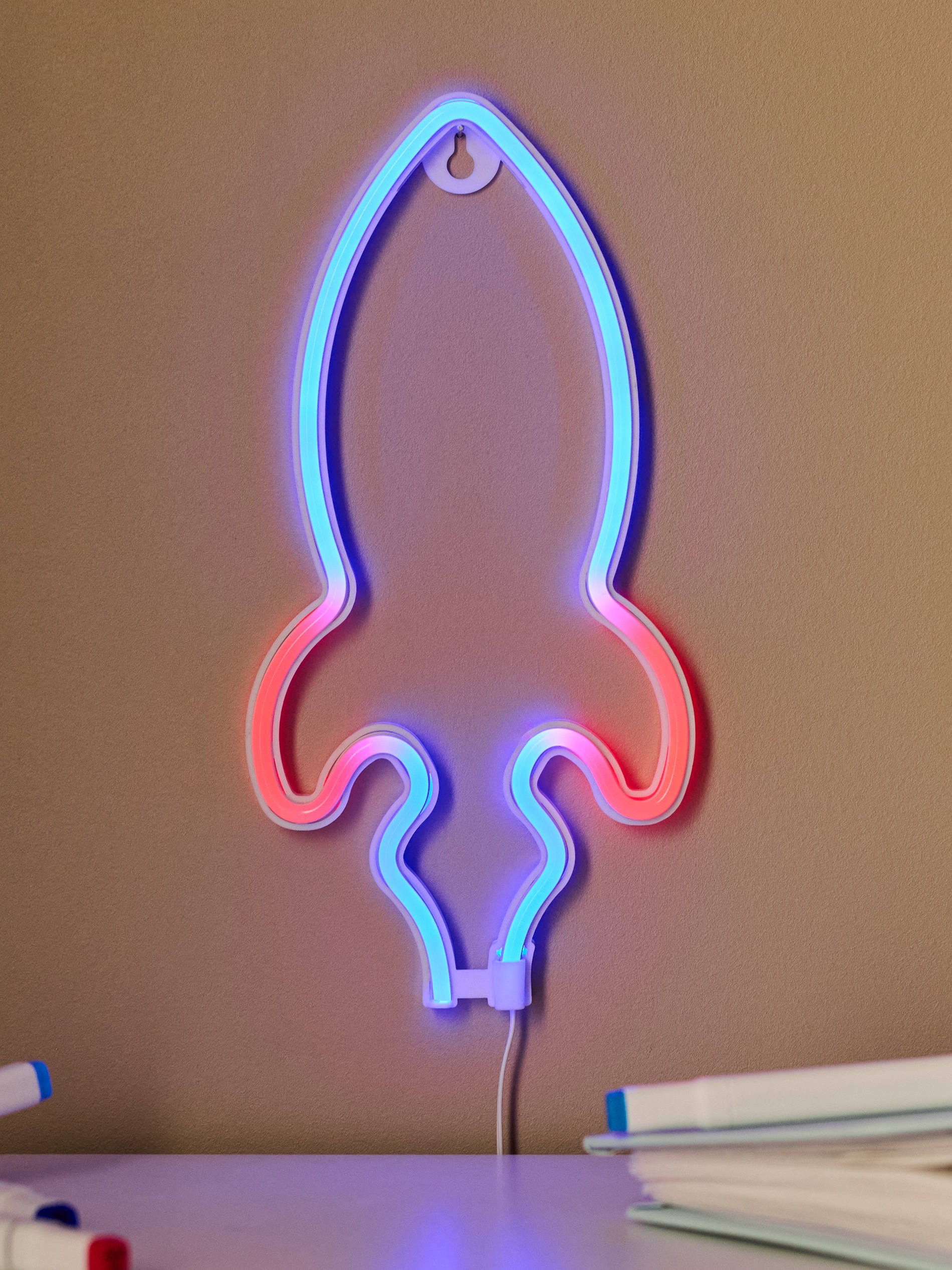 Lampka LED w kształcie rakiety