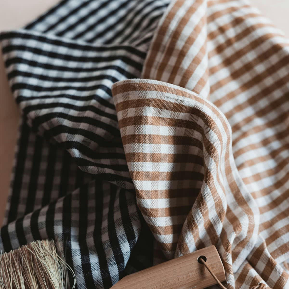 PAR AMOUR - Torchon en coton imprimé vichy noir 45x70