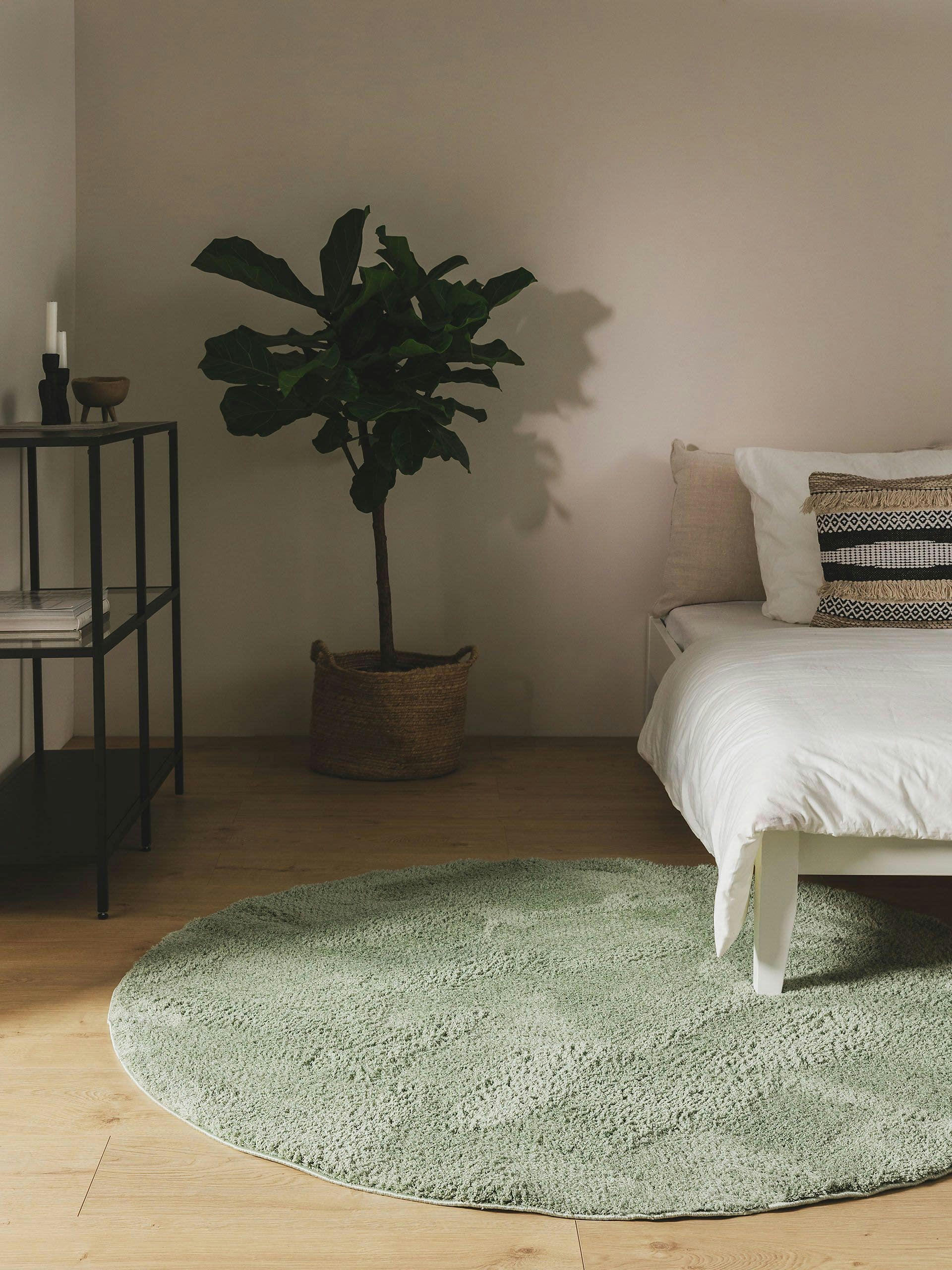 SODA - Tapis à poils longs rond vert clair D 200