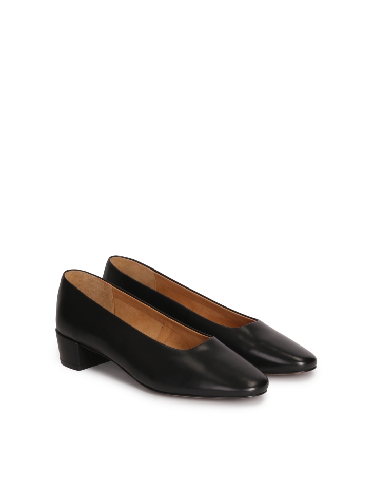 Minimalist black pumps
