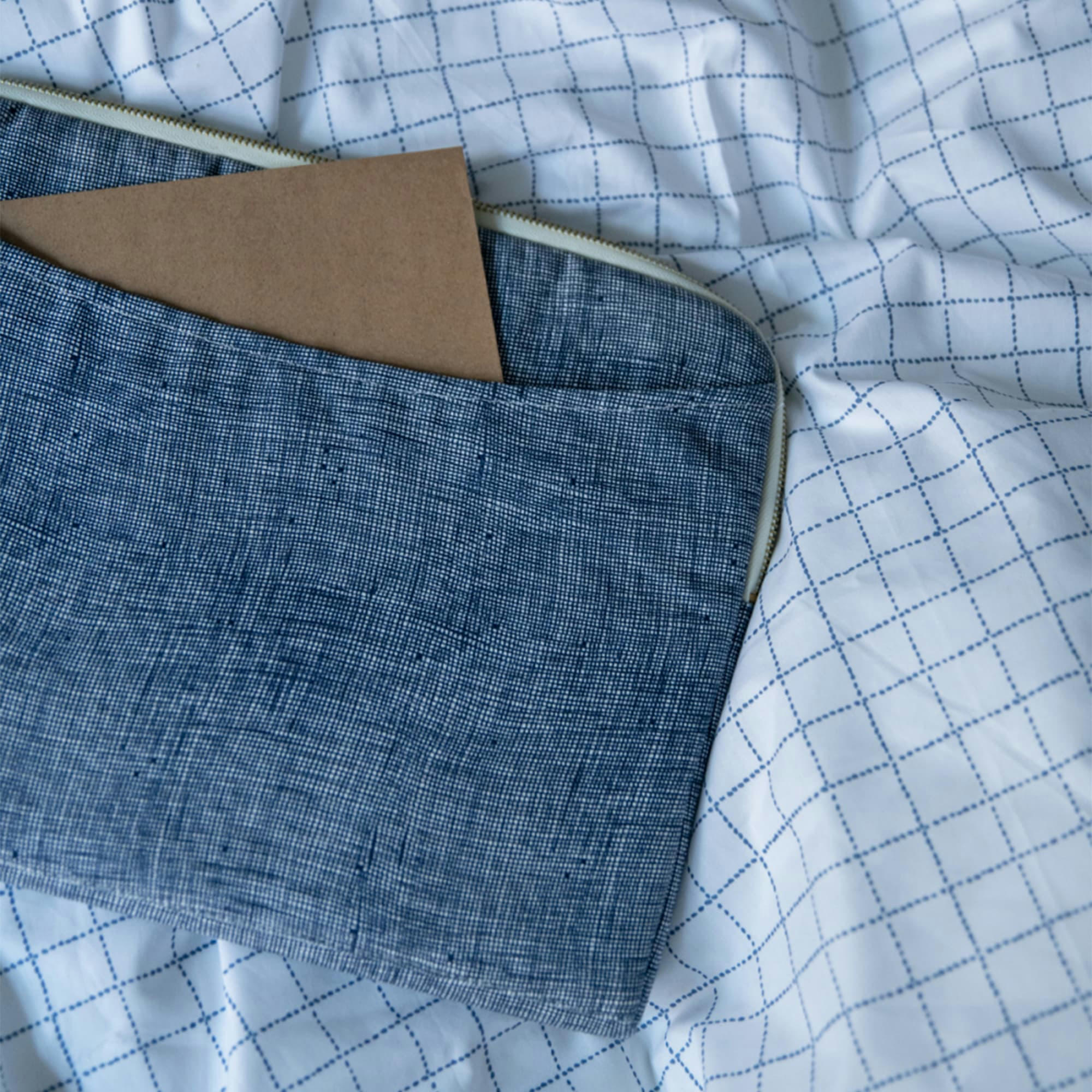 - Housse d'ordinateur en toile de coton bio bleu orage 13 pouces