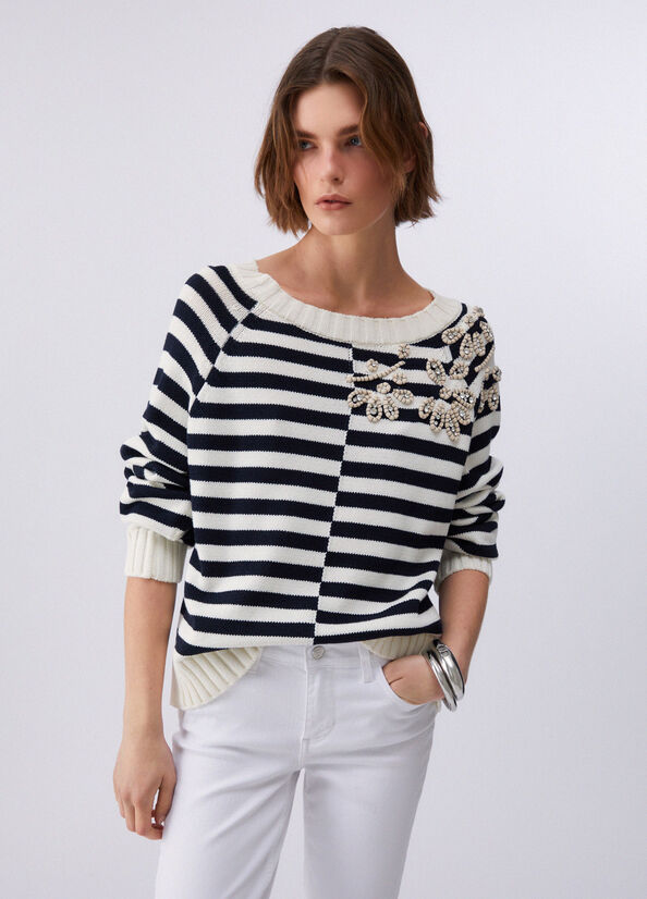 Maglia con ricami gioiello