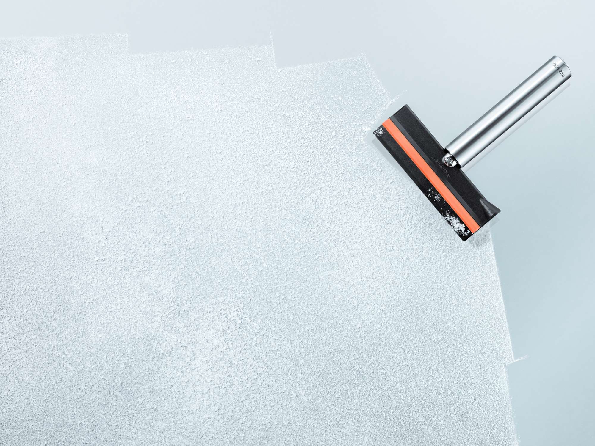 Foldable ice scraper