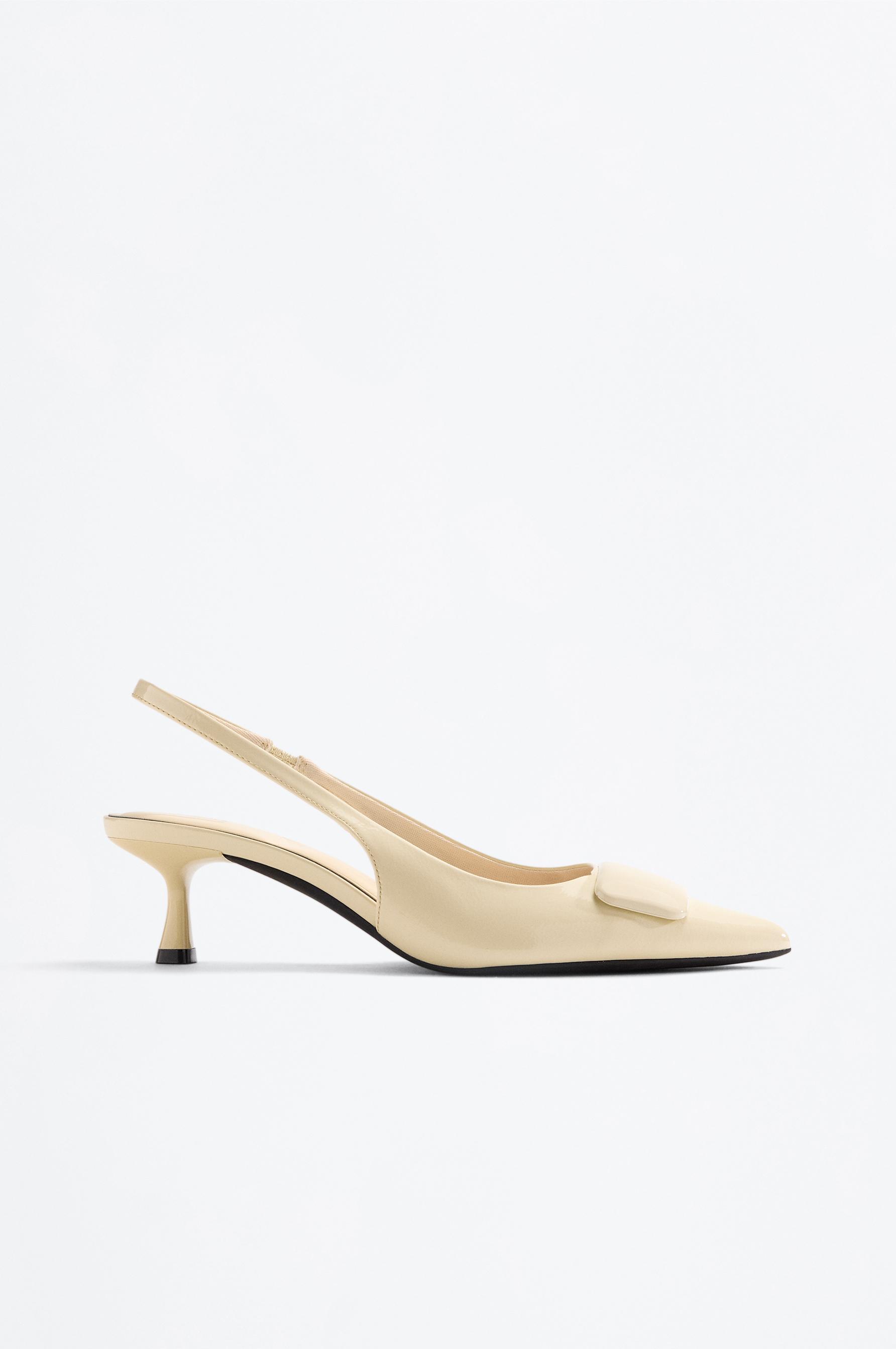 Zapato tacón destalonado
